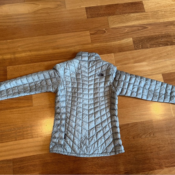 The North Face Gray Puffer Jacket - Picture 2 of 3